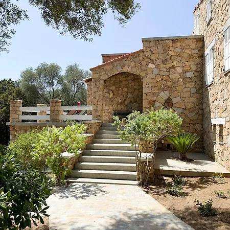 Naomi Piscine Chauffee A 100 M De La Villa Olmeto (Corsica)