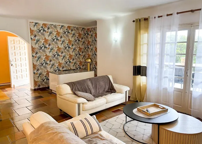 Naomi Piscine A 100 M De La Willa *