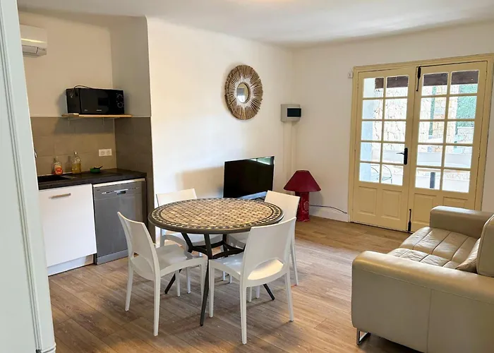 Naomi Piscine A 100 M De La Olmeto (Corsica)