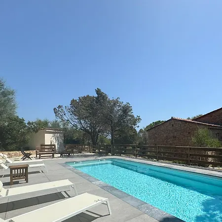 Naomi Piscine Chauffee A 100 M De La Olmeto (Corsica)