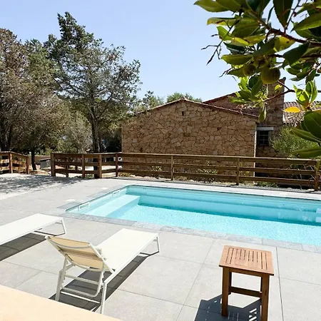 Naomi Piscine A 100 M De La Vila *