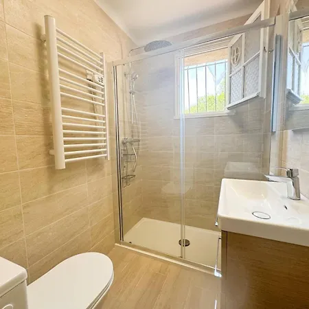 빌라 Naomi Piscine Chauffee A 100 M De La 오므또