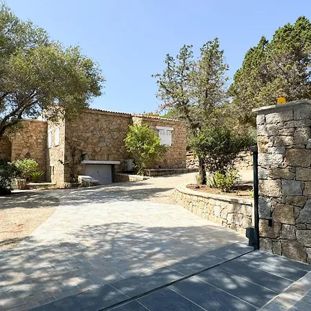 Naomi Piscine A 100 M De La Olmeto (Corsica)