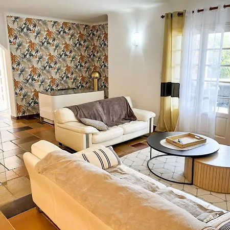 Naomi Piscine A 100 M De La Vila *