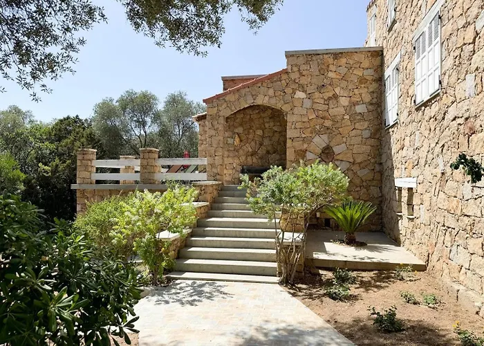 Naomi Piscine A 100 M De La Olmeto (Corsica)