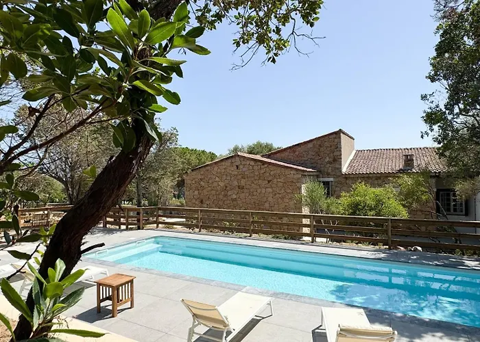 Naomi Piscine A 100 M De La * Olmeto (Corsica)